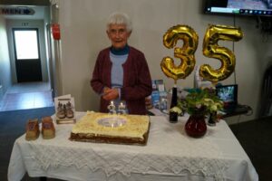 35th celebration Life member Bev Harvey about to cut the cake John