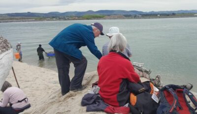 7 Oct Inchclutha combined Live whitebait delicacy! Photo & caption Barbara
